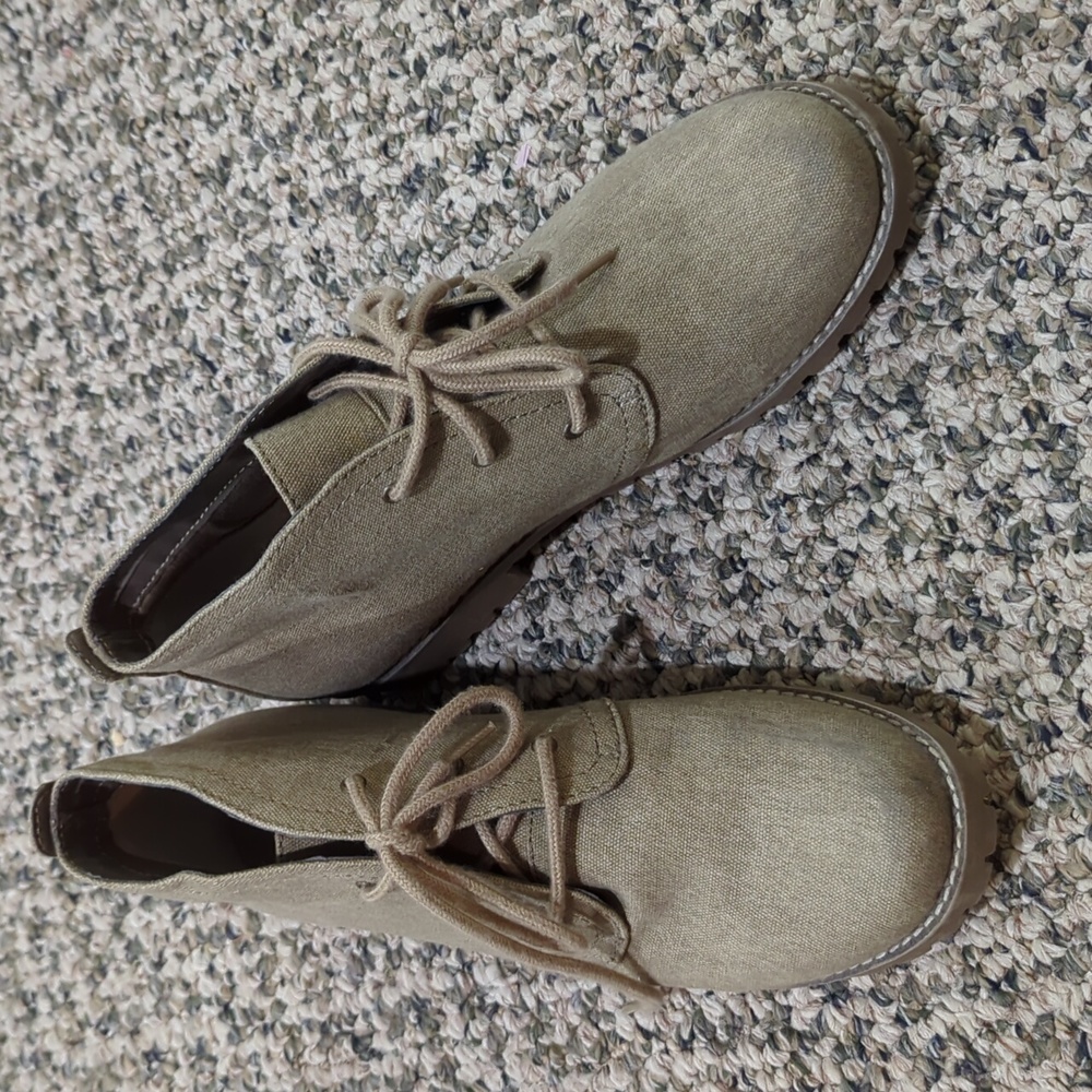 White Cliff boot ladies 10 medium like new, hardly worn